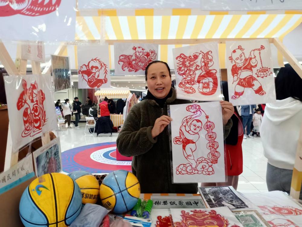 剪紙迎新春 龍年送祝福